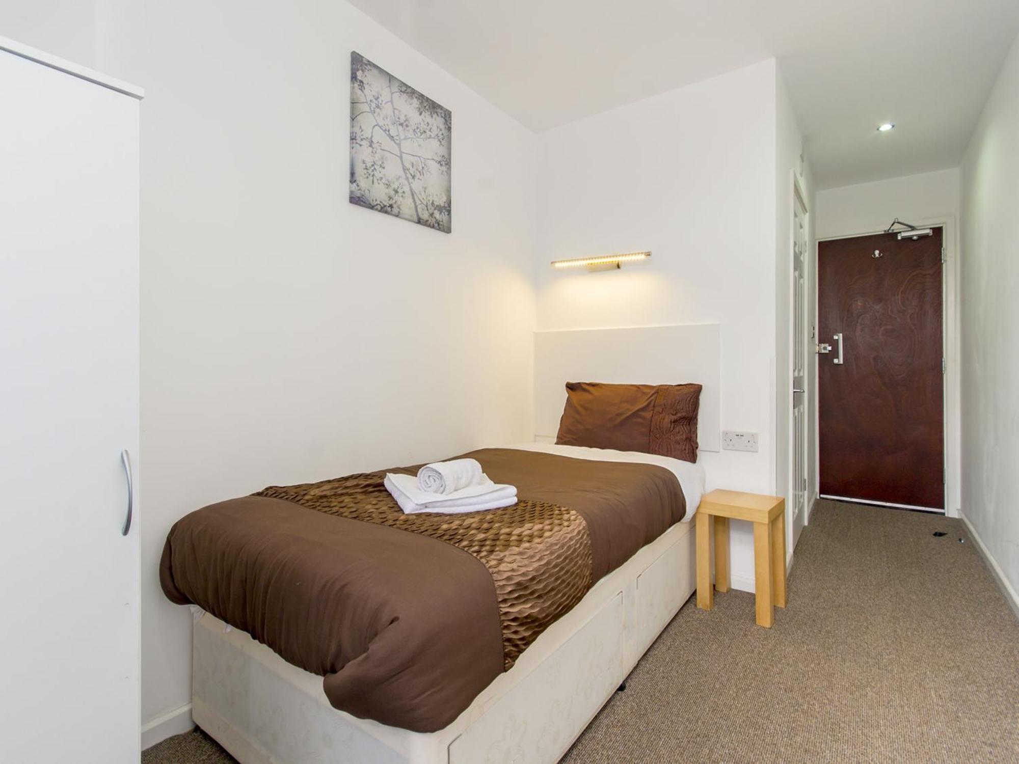 The Cotswold Nottingham Quarto foto