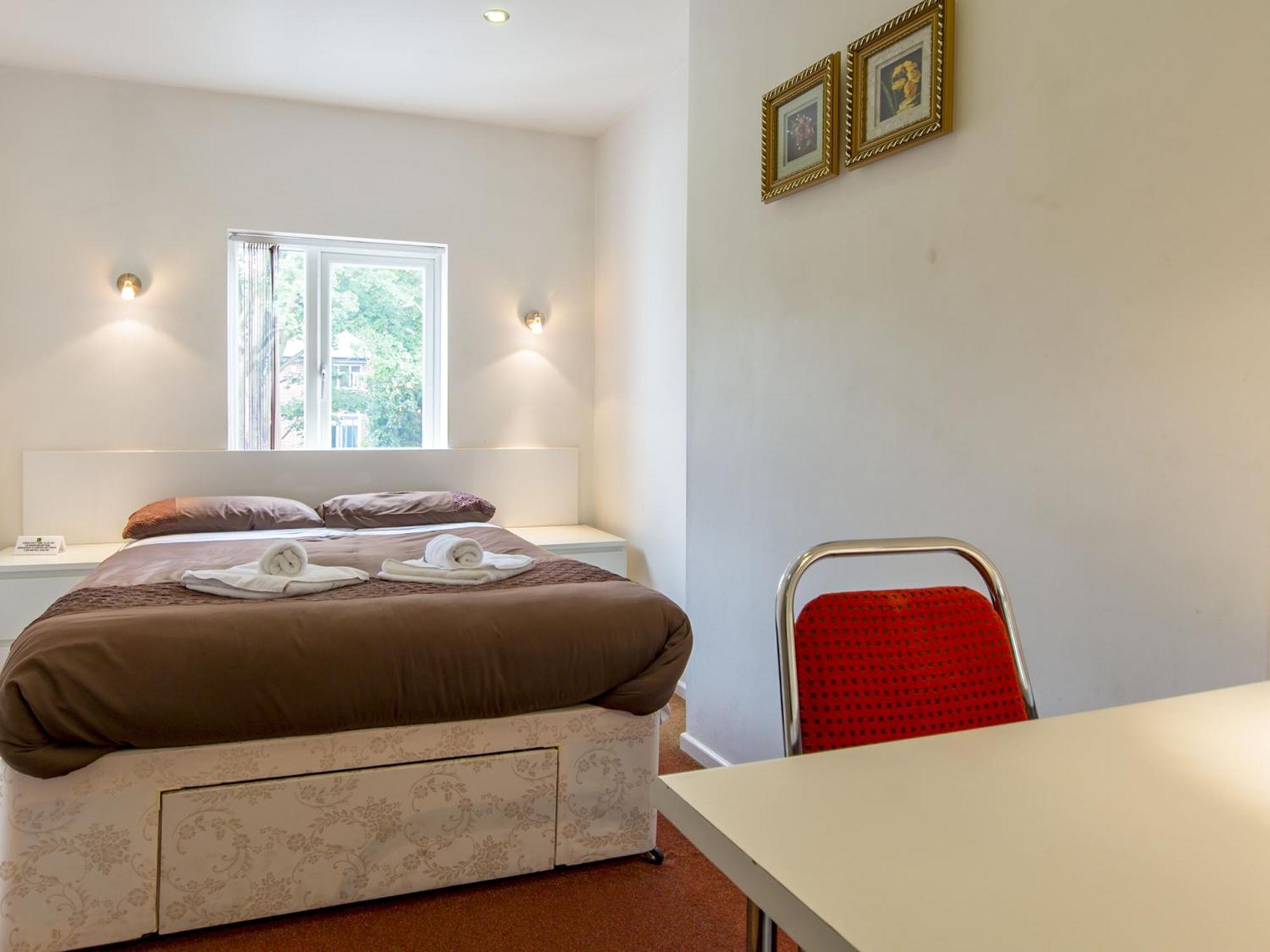The Cotswold Nottingham Quarto foto