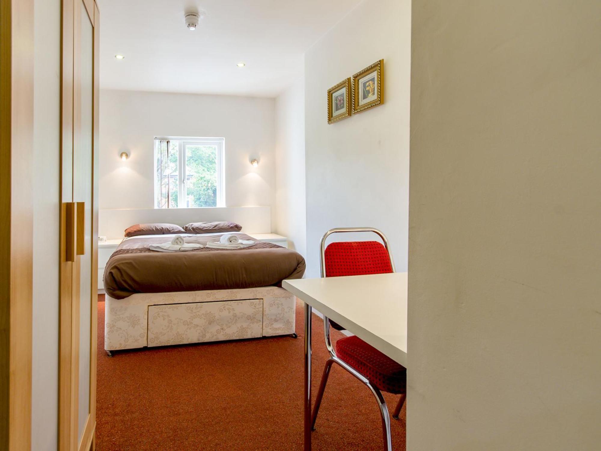 The Cotswold Nottingham Quarto foto